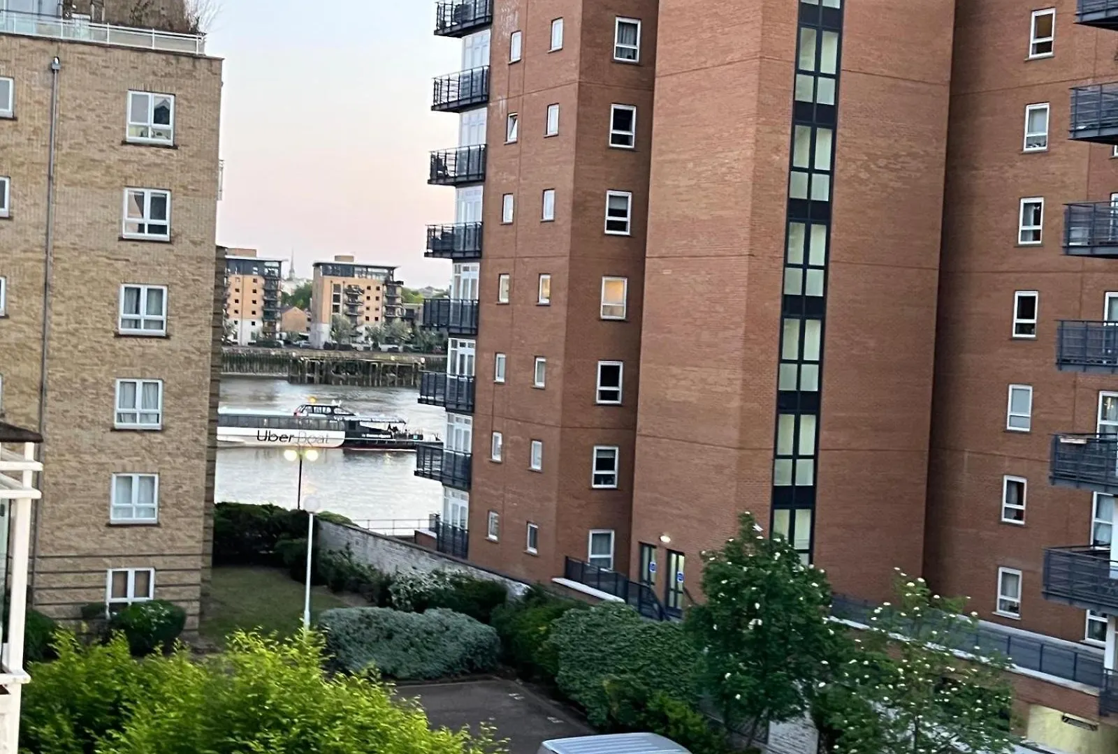 Apartment Riverside 1Bd Near Canary Wharf London