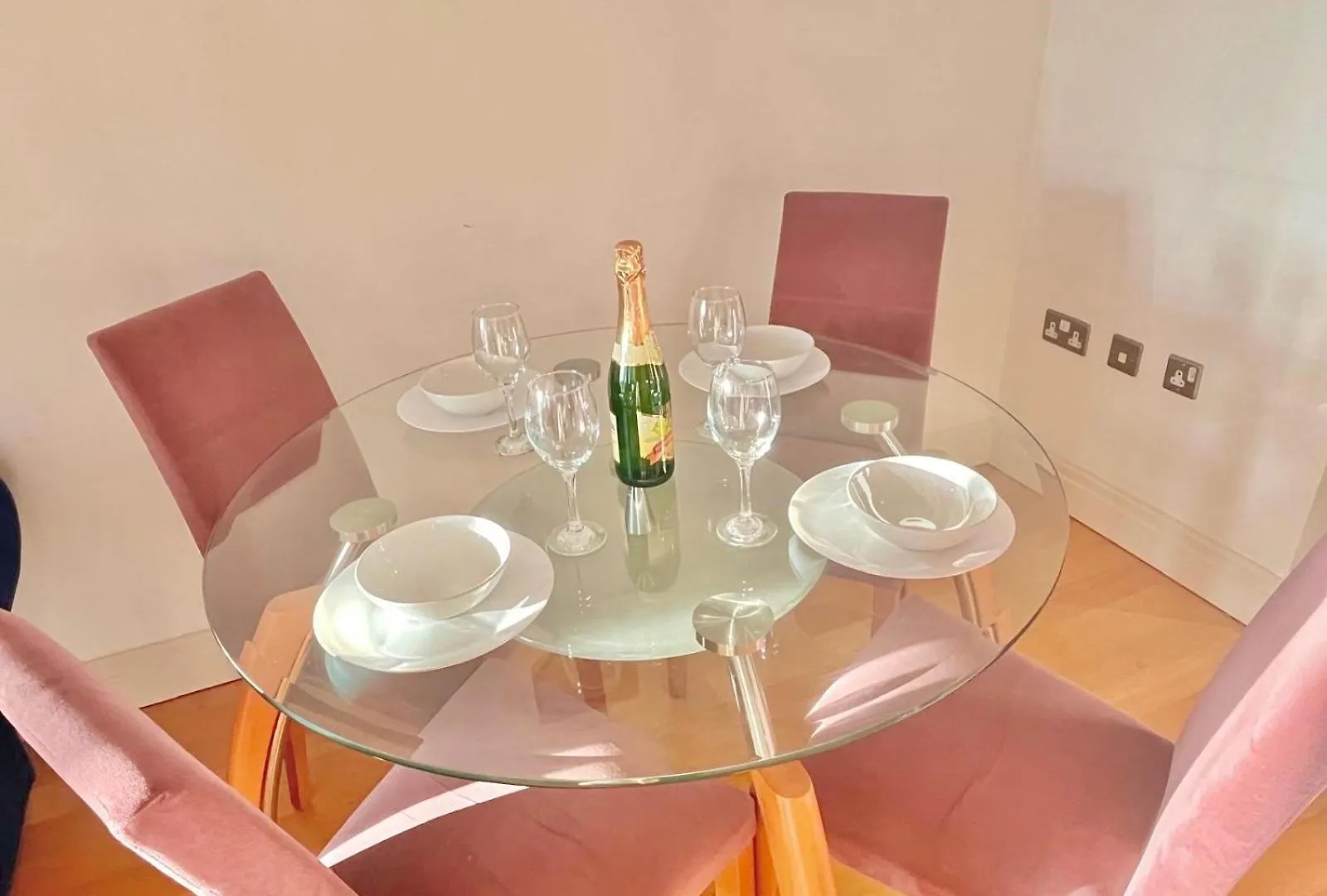 Riverside 1Bd Near Canary Wharf London Apartment